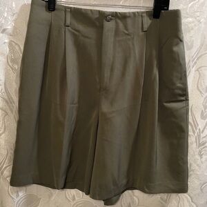 Haley Olive Green Pleated Shorts Size 16